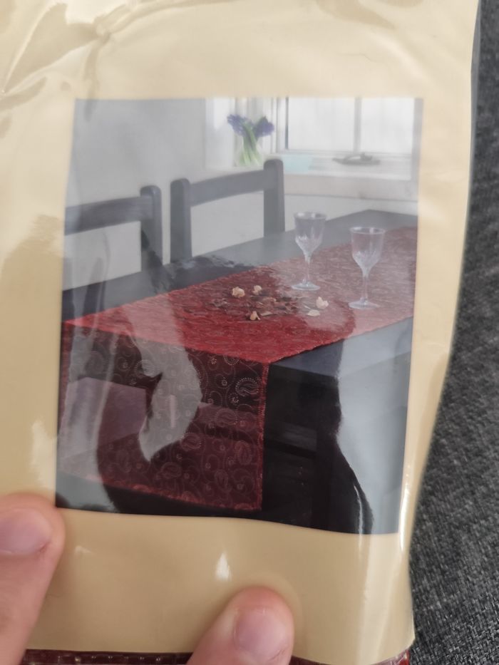 Chemin de table rouge et doré neuf - photo numéro 4