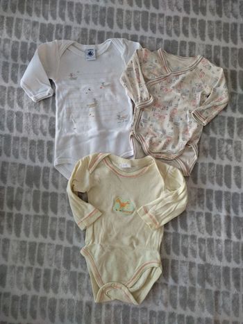 Lot body petit bateau 3 mois
