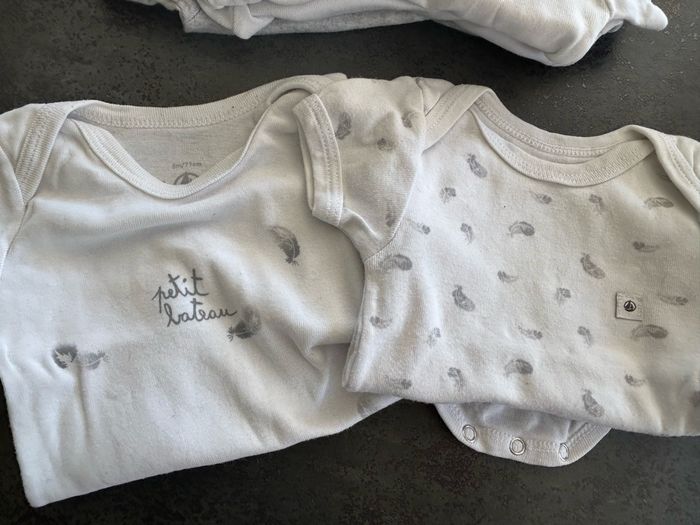 Lot 4 bodies manches courtes 9 mois - photo numéro 2