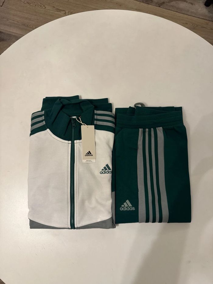 Survêtement Adidas vert/blanc neuf avec étiquette - Taille M