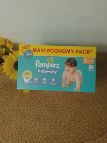 maxi pack 136 couches pampers baby-dry taille 3 ( 6 à10kg)