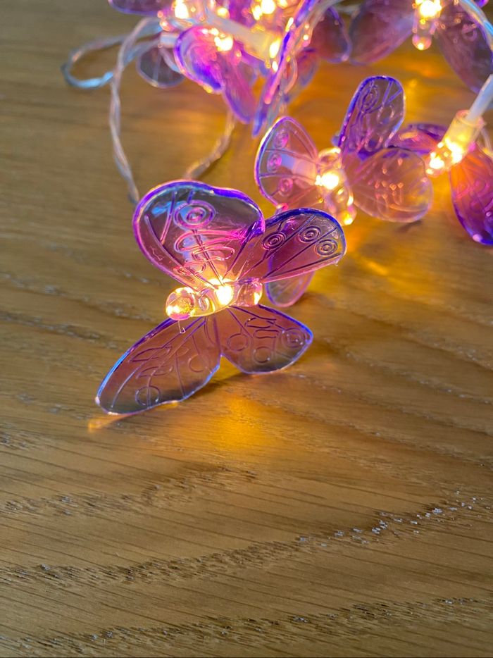NEUF Hema Guirlande lumineuse Papillons violets - photo numéro 3