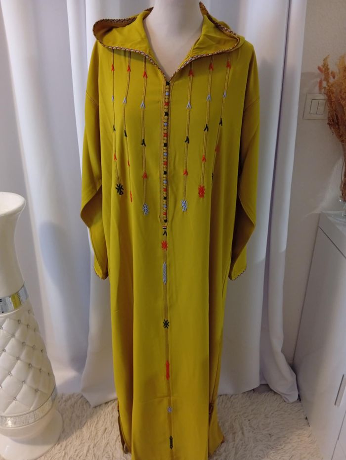 Jellaba Femme Brodée à la Main – Broderie Barchman 4 Fils – Crêpe de Soie Qualité Premium – Taille M - photo numéro 3