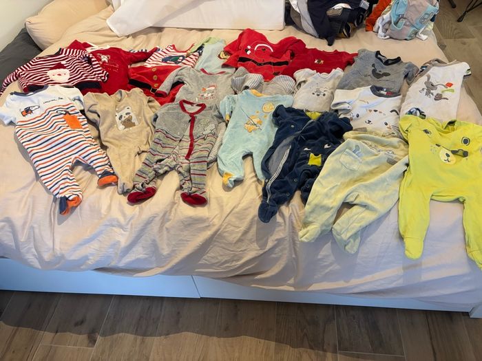 Gros lot de pyjamas grenouillère garçon 6 mois