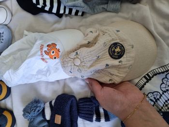 Lots bonnets/chaussures/chaussons/bobs