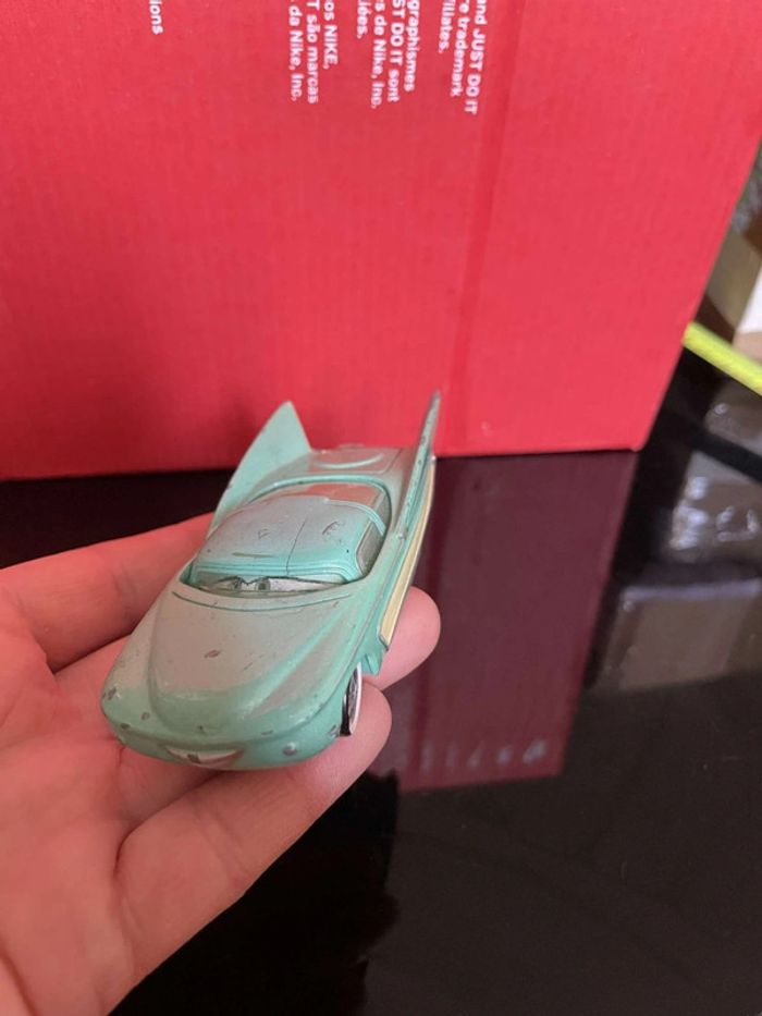 Voiture Cars Flo Yeux Lenticulaire Disney Pixar Mattel - photo numéro 3