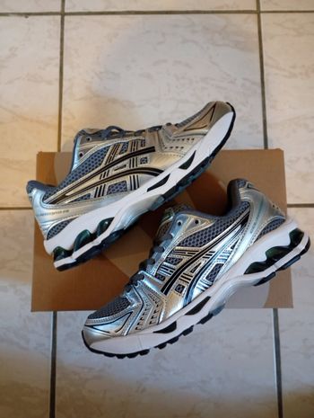 Paire Asics Gel-Kayano 14 neuves taille 39