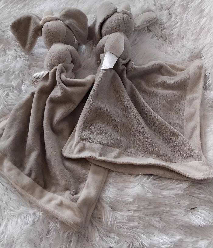 Lot de 2 doudous éléphant Dumbo avec mouchoir- Disney - photo numéro 2