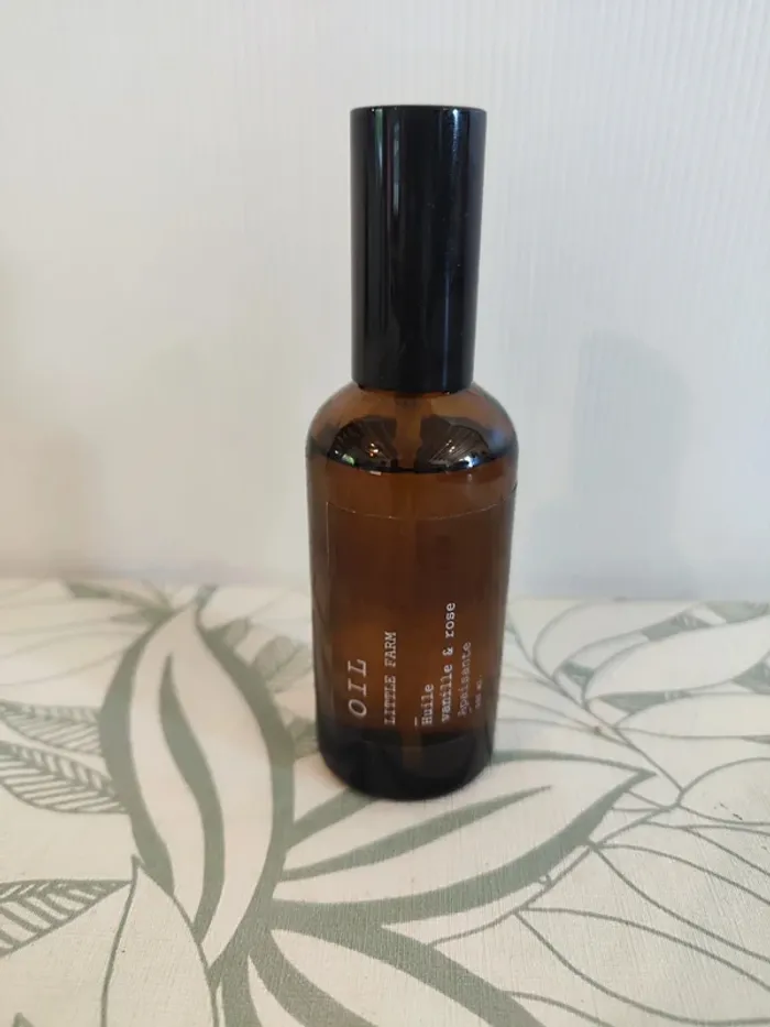 Oil little farm huile vanille et rose apaisante 100ml valeur 14€  à utiliser 3 mois après ouverture