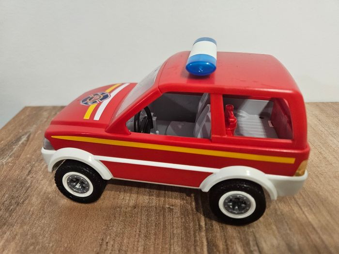 Voiture pompier + personnage Playmobil - photo numéro 6