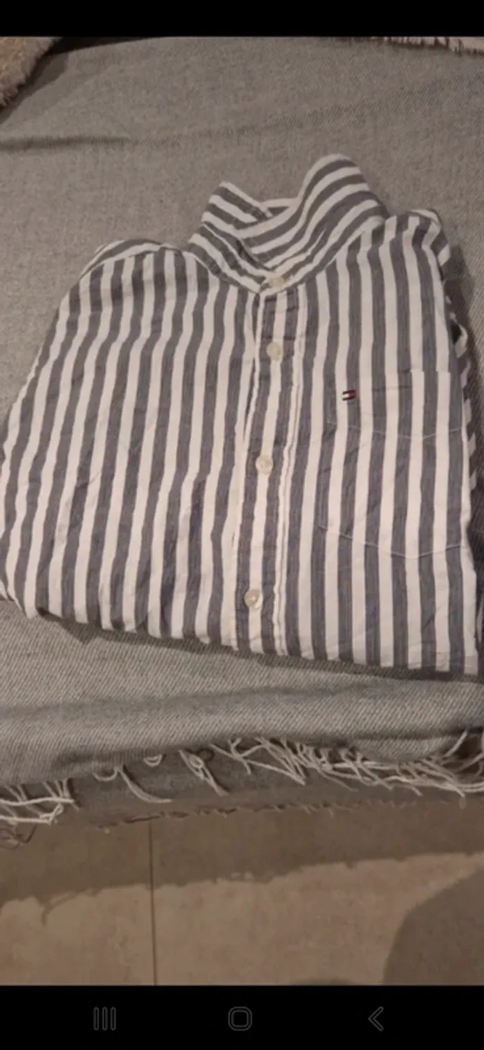 Chemise garçon 12 ans tommy hilfiger très bon état - photo numéro 2