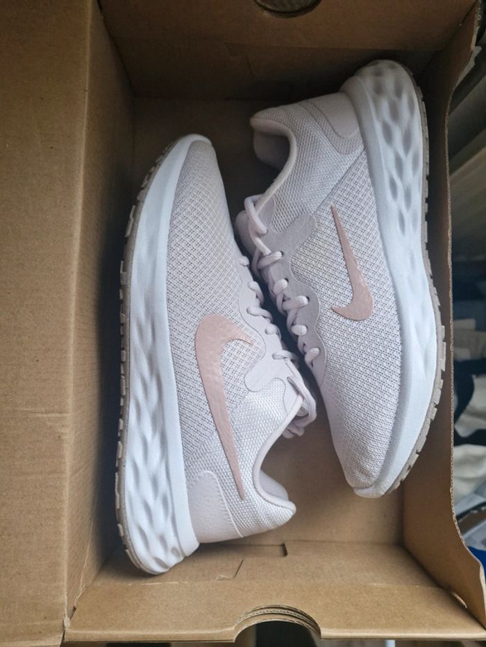 Chaussures Nike neuve - photo numéro 2