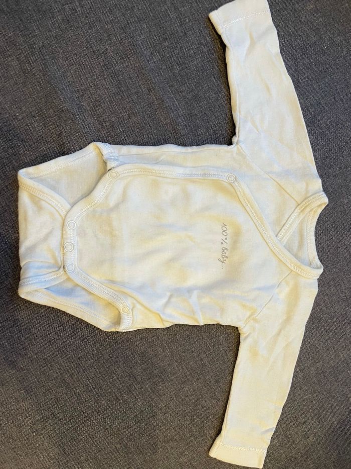 Lot de body 1 mois - photo numéro 2