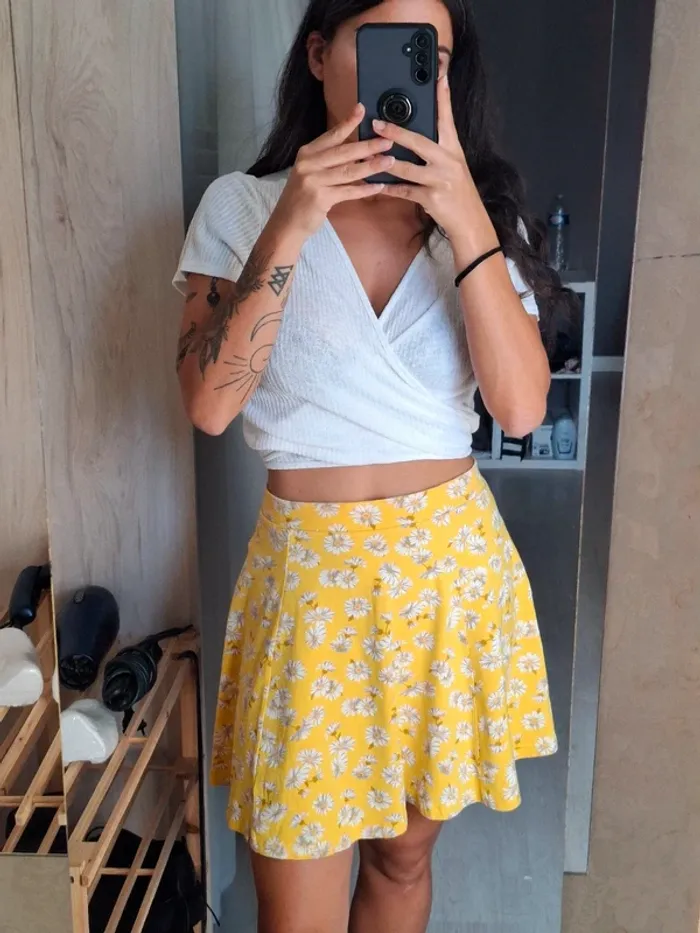 Jupe fleurie New Look - photo numéro 3