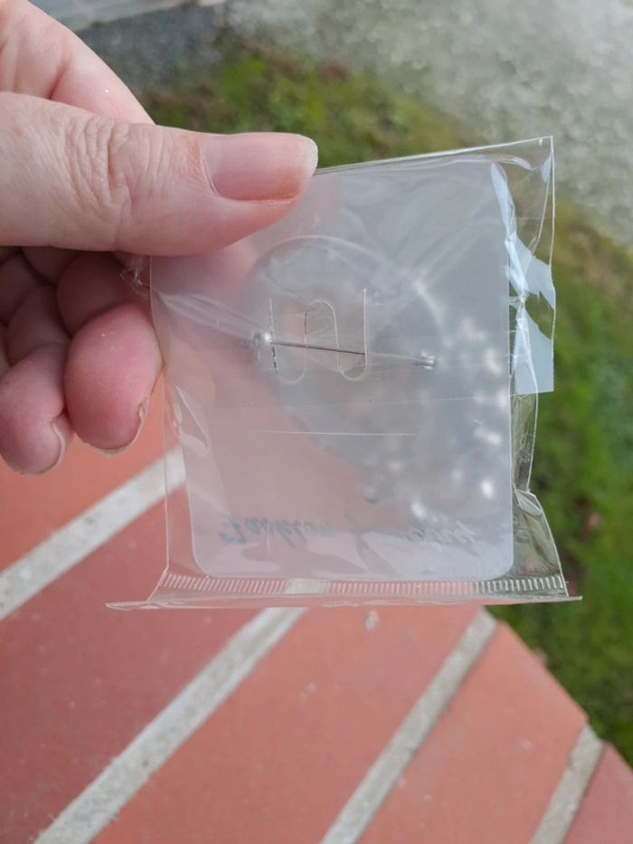 Broche argenté - photo numéro 6