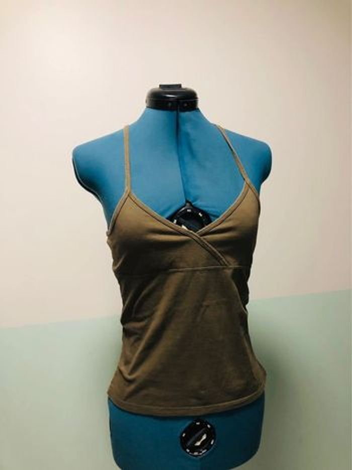 Débardeur kaki dos nu top haut attache dans le cou - photo numéro 16