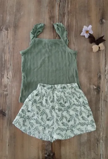 Ensemble en gaz de coton vert fleuri