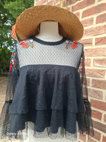 Haut broderie florale Bershka
