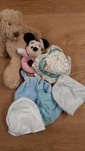Lot 5 bonnets de naissance
