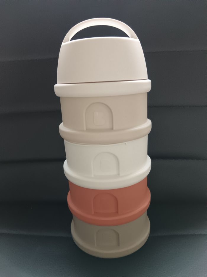 Boîtes de doseuses de lait marque Béaba en excellent état. - photo numéro 3