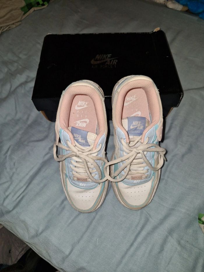 Basket Nike Air force1 édition spéciale