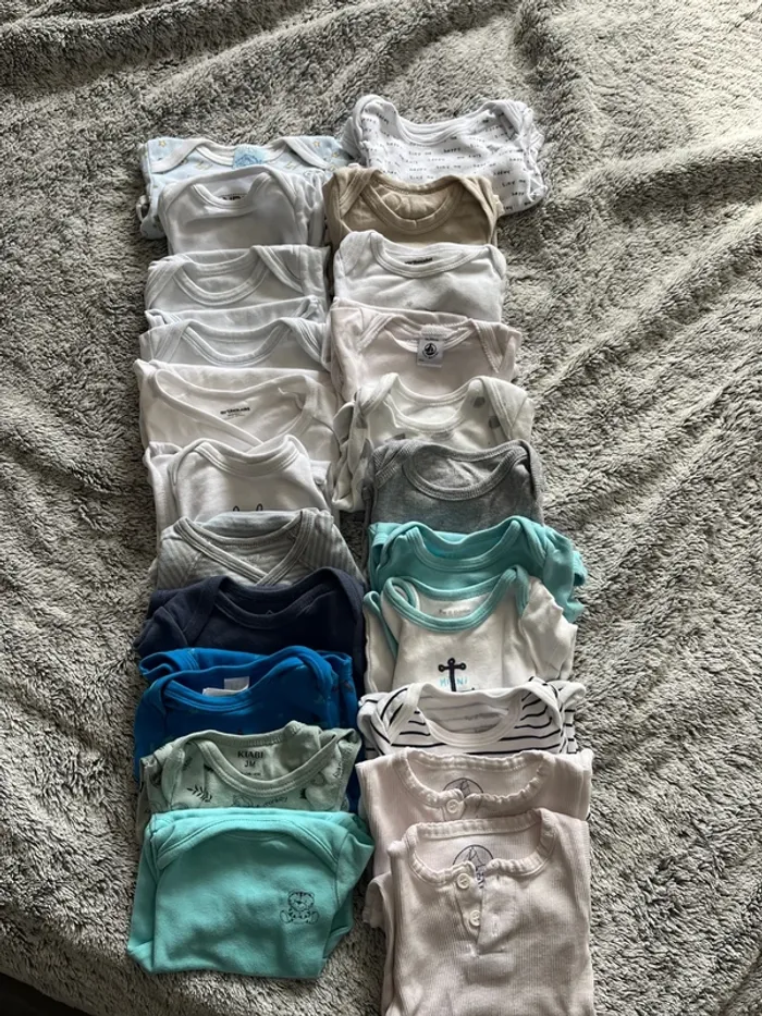 Lot body manches courtes 3 mois