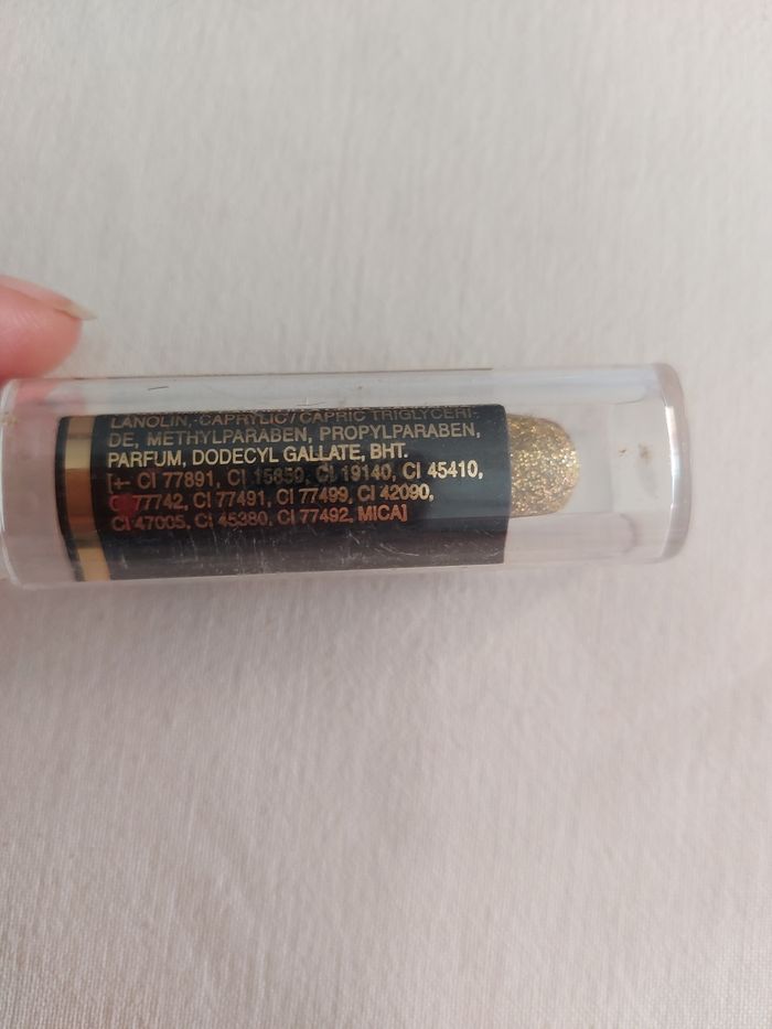 Rouge à lèvres à paillettes - photo numéro 4