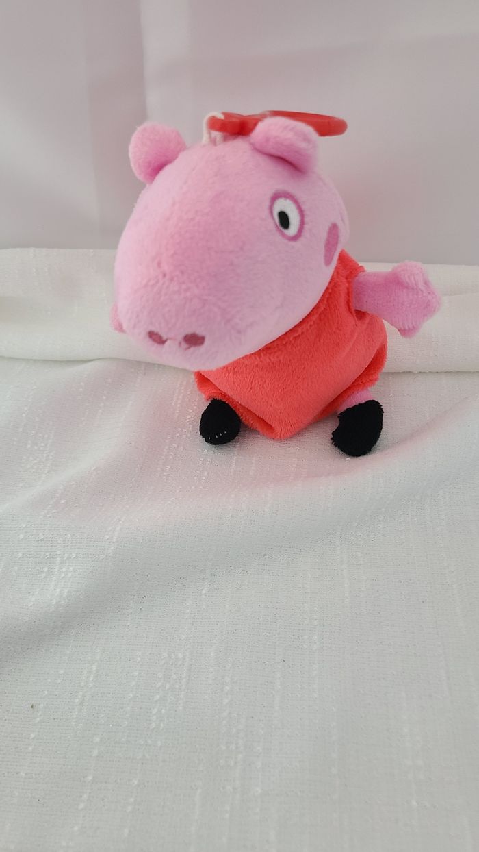 Peluche porte-clés Peppa Pig P.M.I Kids World robe rouge porte monnaie 16 cm - photo numéro 4