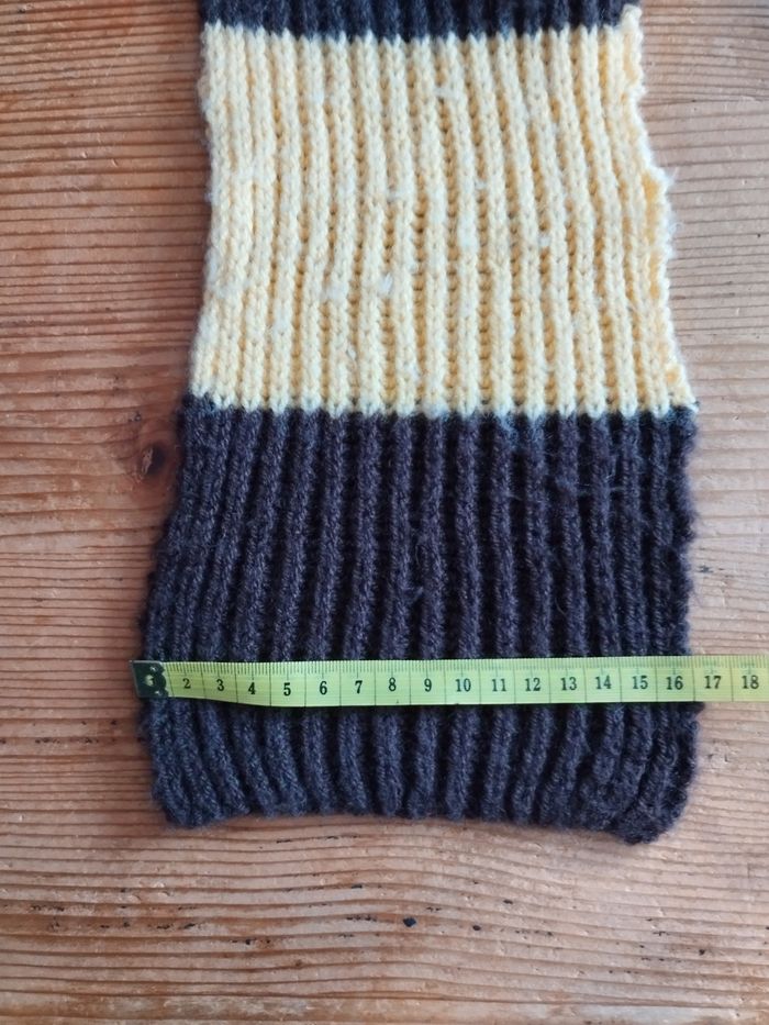 Écharpe enfant tricotée à la main – rayures colorées - photo numéro 2