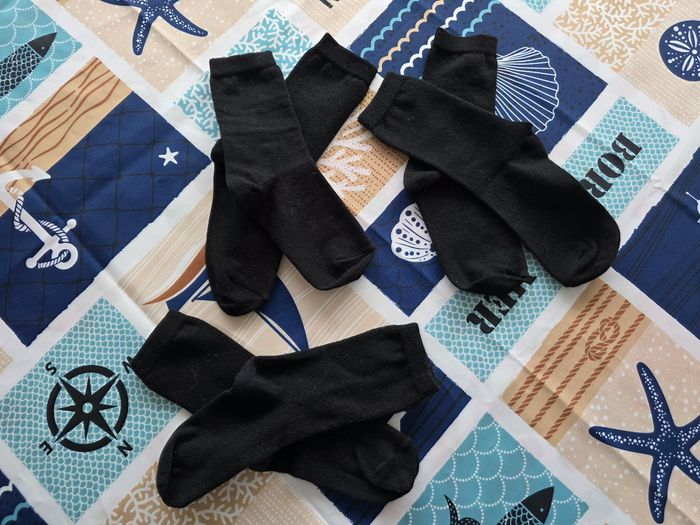 LOTS DE 3 PAIRES DE CHAUSSETTES GARÇON 👦 NOIR NEUF MIXTE BOYS OU GIRLS TAILLE 27/30 - photo numéro 2