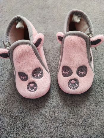 Chaussons rose taille 18