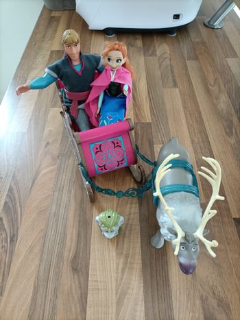 Traineau reine des neiges+ Anna+ Sven+Kristof+ Pabbie