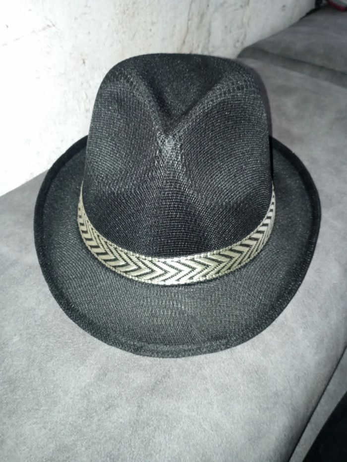 Chapeau noir - photo numéro 2
