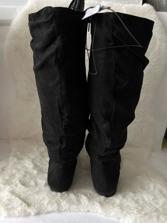 Bottes noires pointure 35 Talons 3 cm, matière effet daim, fermeture éclair - photo numéro 5