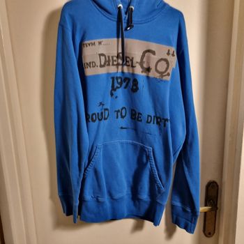 sweat-shirt DIESEL taille 14 / 16 ans  (écrit M)