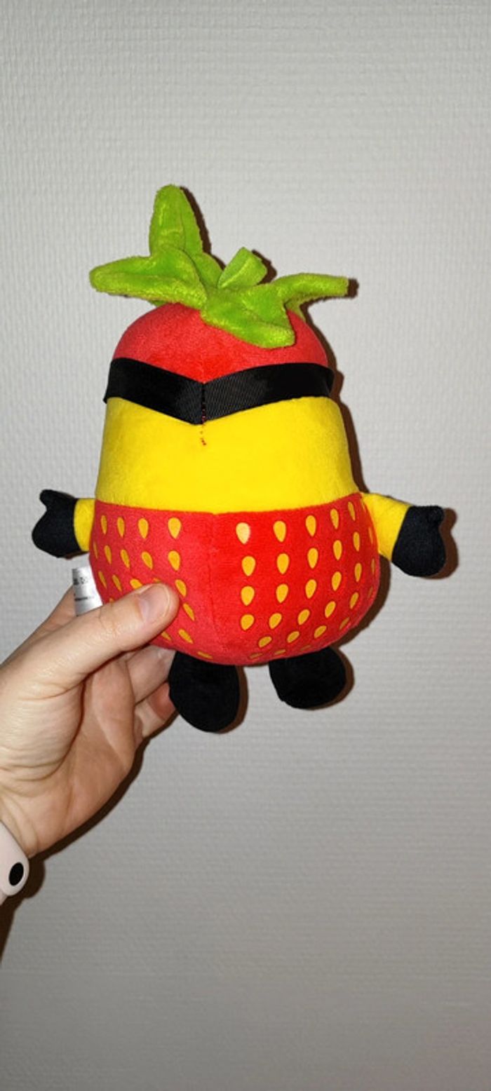 Minion déguisé en fraise - photo numéro 3
