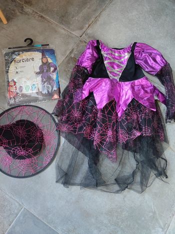 Déguisement sorcière robe et chapeau