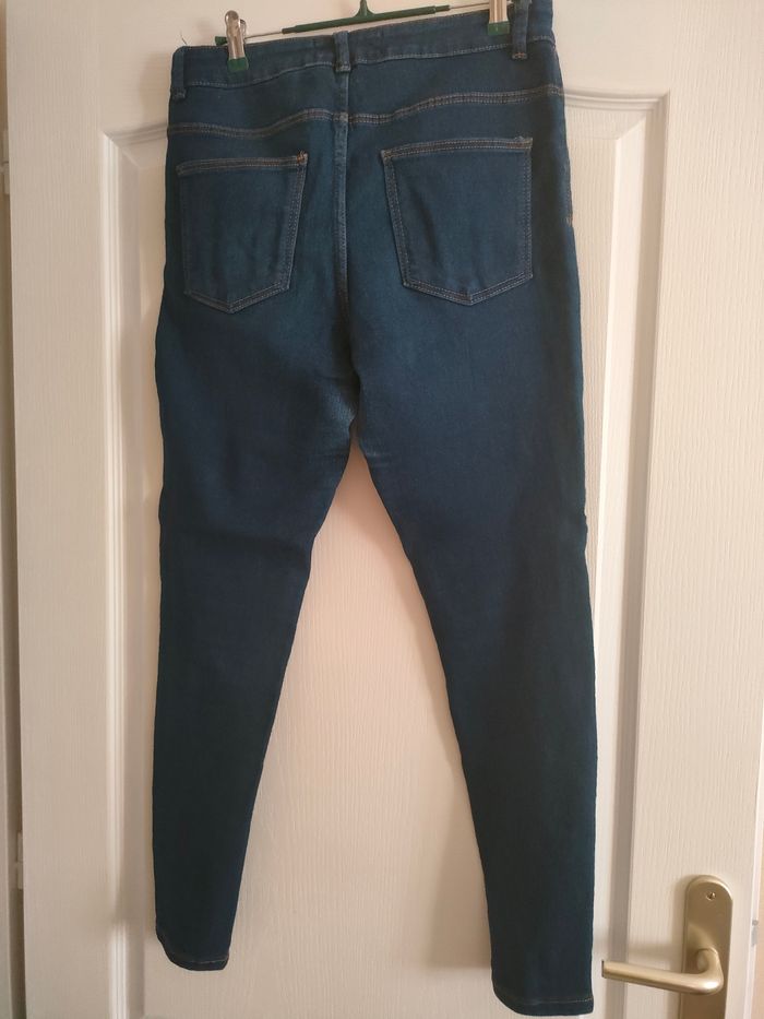 Jean femme taille 42  en très bon état - photo numéro 2