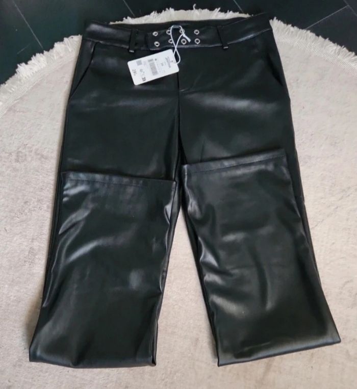 Pantalon droit similicuir neuf Jennifer taille 34 - photo numéro 3