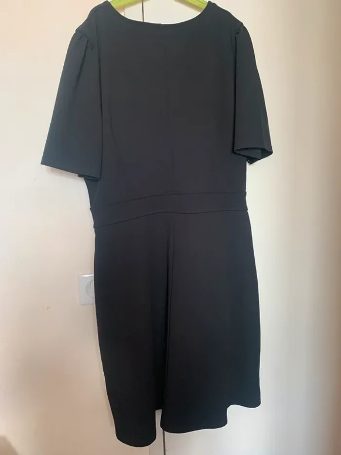 Robe noire - photo numéro 3
