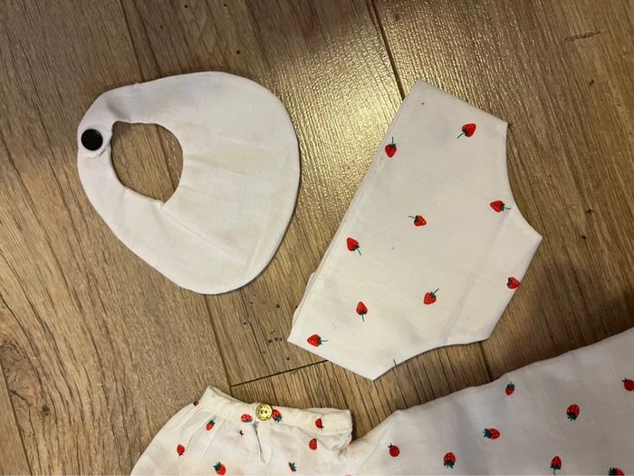 6 ans - sergent major chemisier fraise + vêtements poupée - photo numéro 10