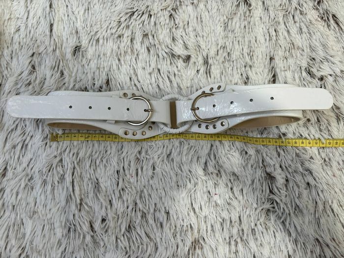 Ceinture blanche à double boucle aspect vinyle froissé - photo numéro 4