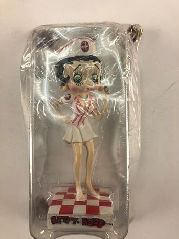 Betty boop infirmière statuette résine