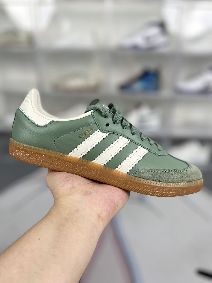 En stock : Baskets classiques ADIDAS ORIGINALS SAMBA OG. Un modèle plébiscité par les célébrités et - photo numéro 6