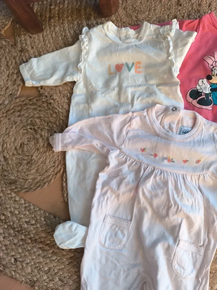 3 pyjamas printemps/été 1 mois - photo numéro 2