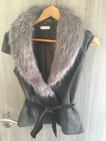 Gilet/ veste sans manche col fourrure Promod T. 36