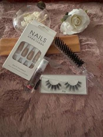Lot d’accessoires de maquillage
