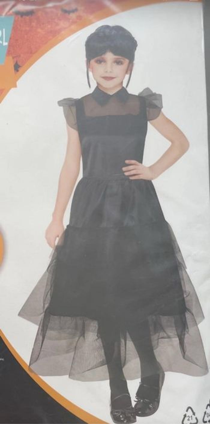 Déguisement robe et perruque Mercredi Addams T 4-6 ans  Neuf