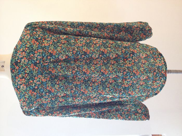Blouse fluide motifs fleurs - manches longues - taille M - look féminin - photo numéro 2