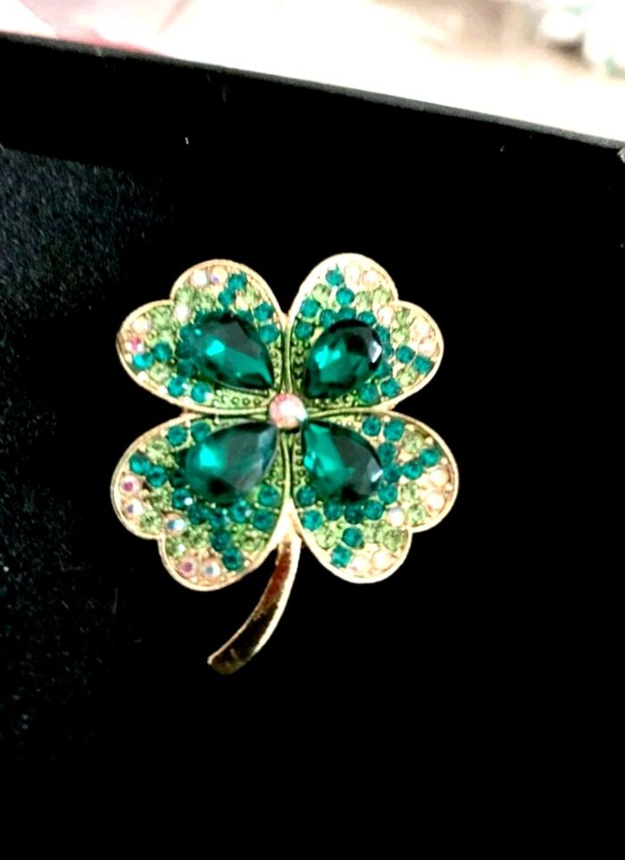 Bijoux broche Porte Bonheur trèfle Clover 🍀